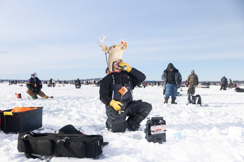Ice fishing live game in Germany
